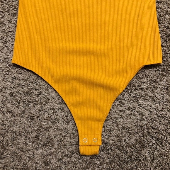 Off the Shoulder Ruffle Bodysuit - Picture 4 of 6